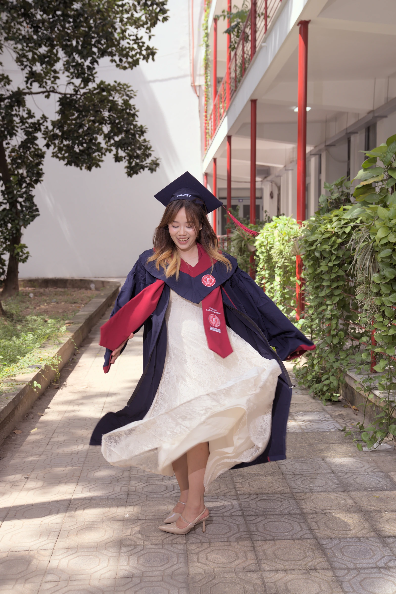 Quyên twirling her graduation skirt